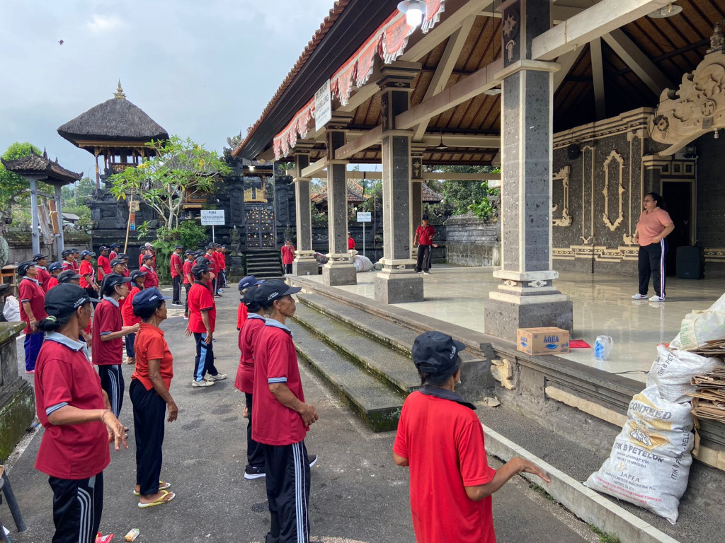 Pelaksanaan Posyandu Lansia (Senam) Banjar Karangenjung Bhakti - 12 Mei 2024